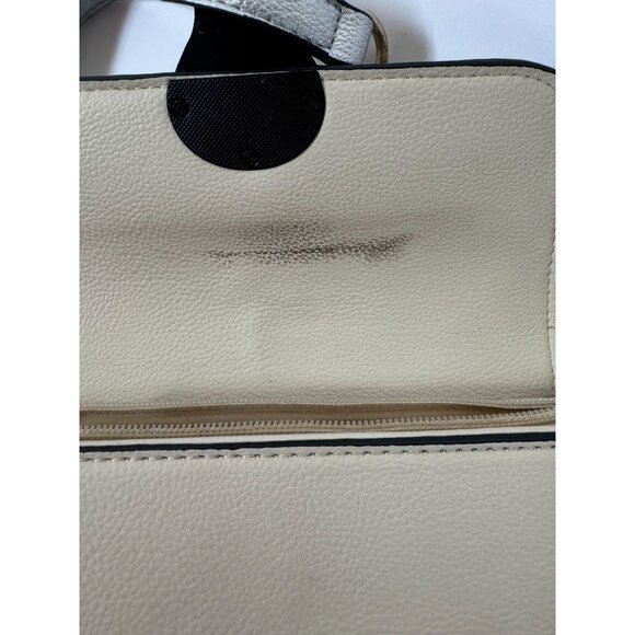 Paula Rossi Cream & Silver Leather Look Crossbody Bag With Gold Chain Strap - Picture 8 of 16